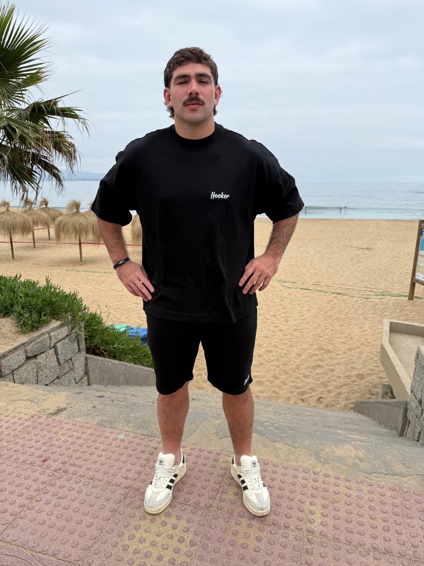 POLERA BASICA OVERSIZE ESSENTIAL