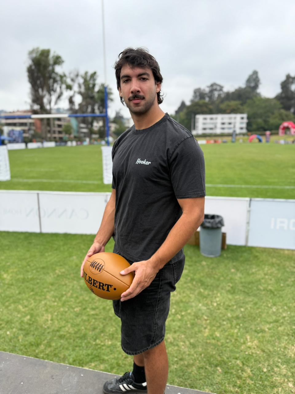 POLERA ACID WASH BLACK