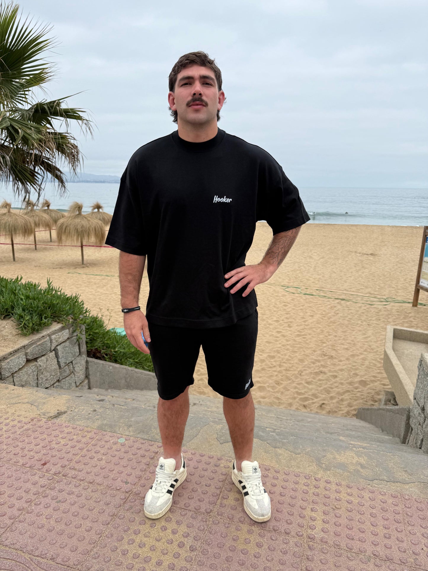 POLERA BASICA OVERSIZE ESSENTIAL